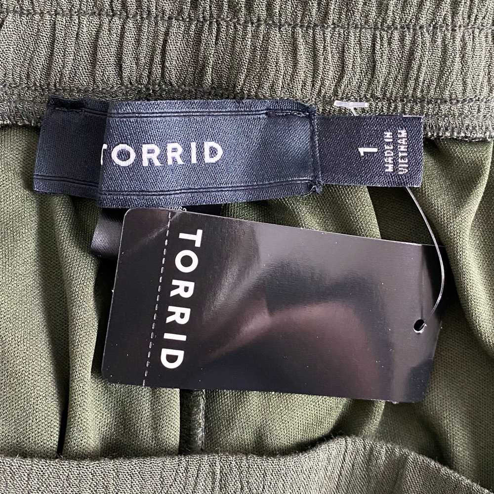 SOLD! Torrid Olive Crinkled Gauze Culotte Pants - Picture 7 of 9